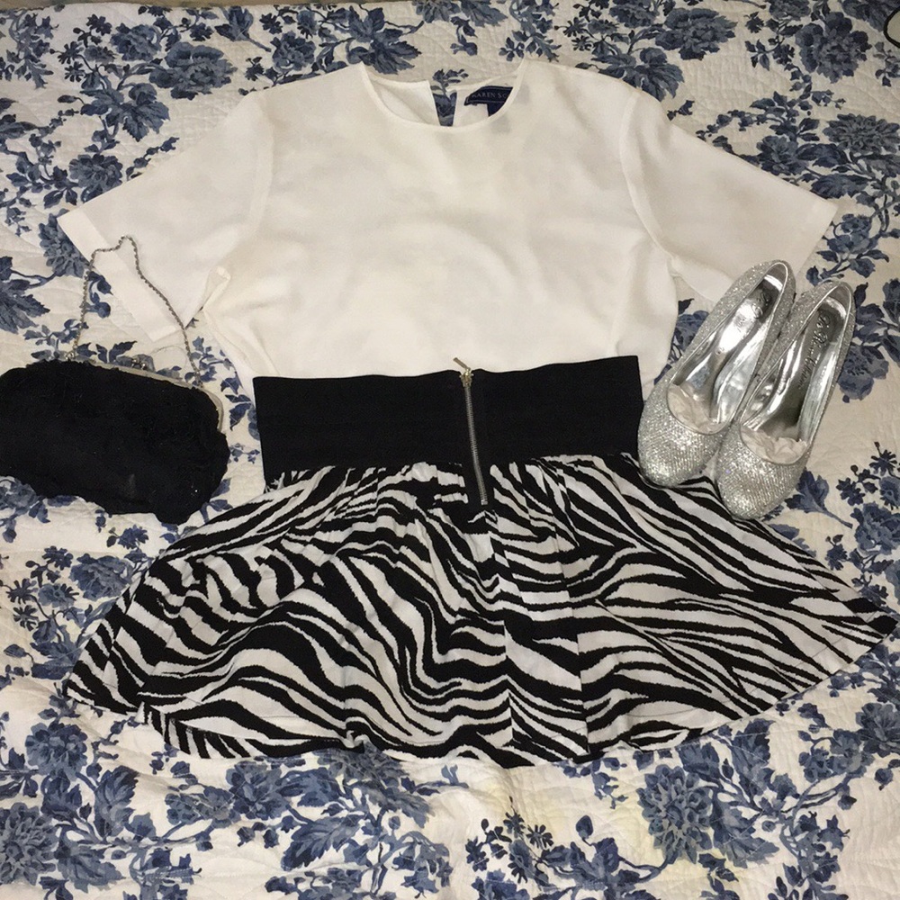 CHECK IT OUT! COMMENT WHAT YOUR FAVE OUTFIT IS!